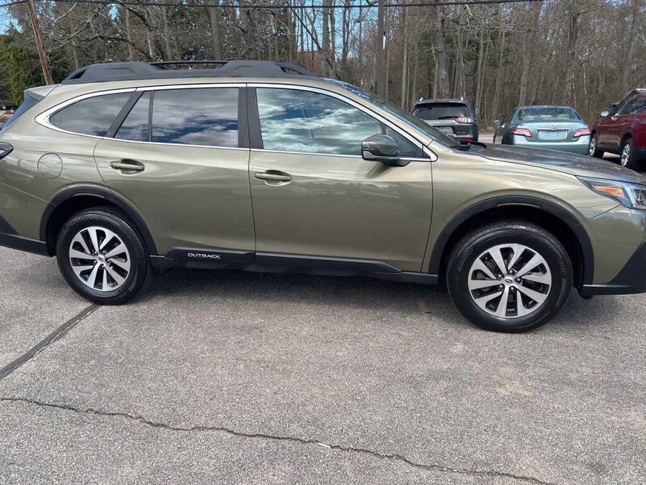 Subaru Outback Premium      2021