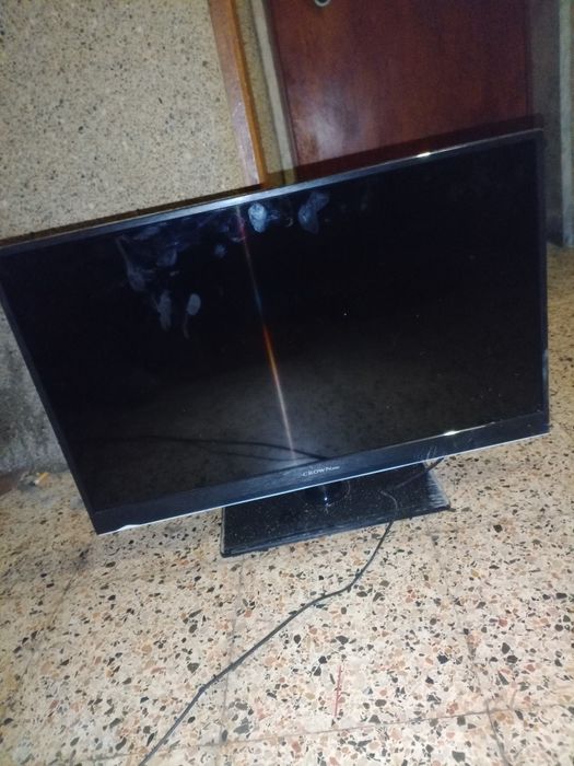 Vendo TV led CROWN 29polegadas para peças ou reparar