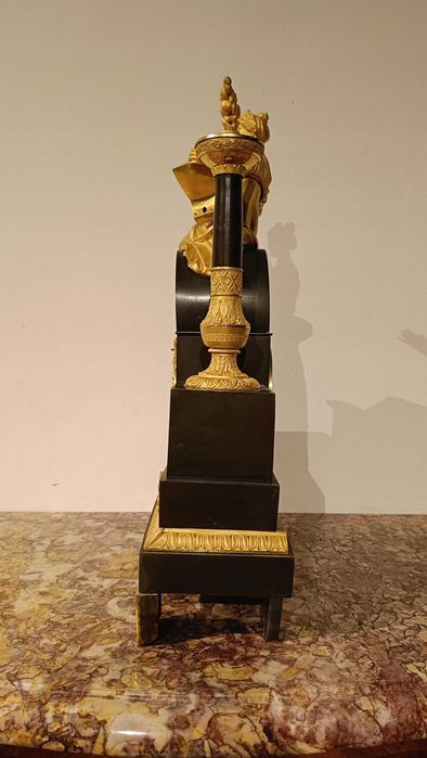 Piękny duży zegar kominkowy Empire. Początek XIX wieku. Polecam.