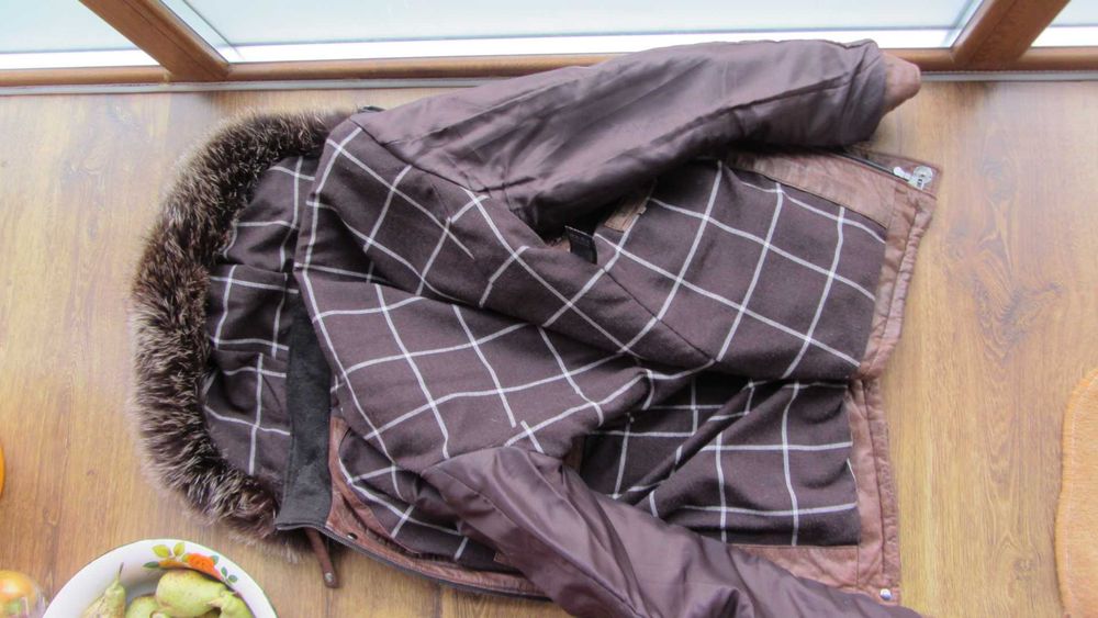 куртка кожаная с капюшоном из нат меха с декор вставками 54 р