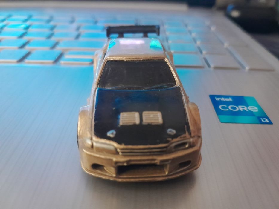 Raro- Carro Hotwheels Nissan Skyline 2001 Dourado e preto fosco