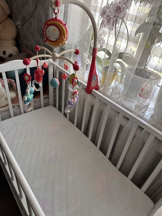 Біла дитяча кроватка, ліжечко, люлька з матрасом