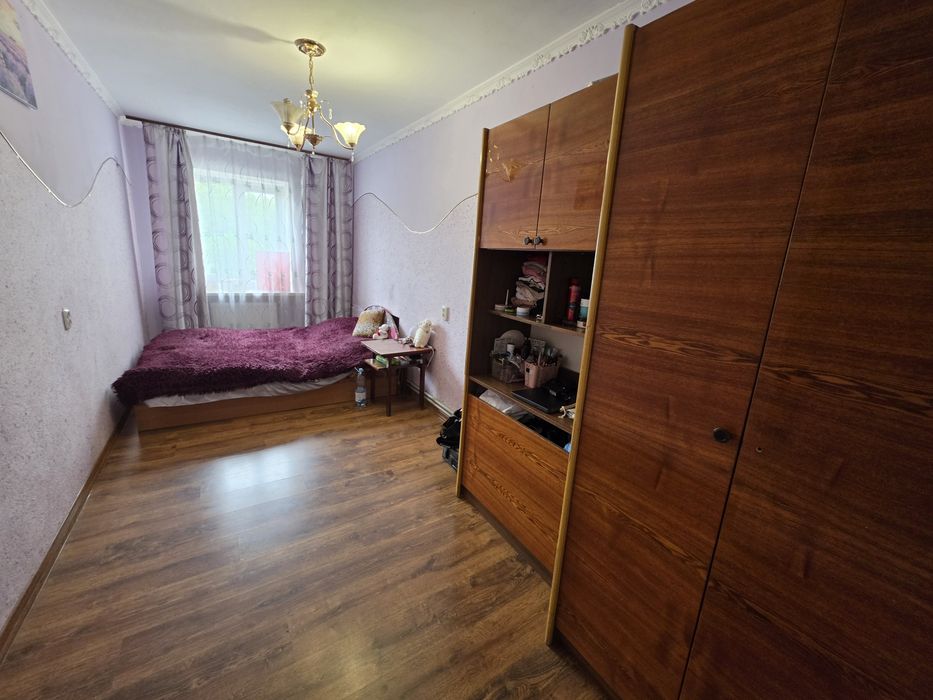 3 км вулиця Незалежності біля кінотеатру Космос