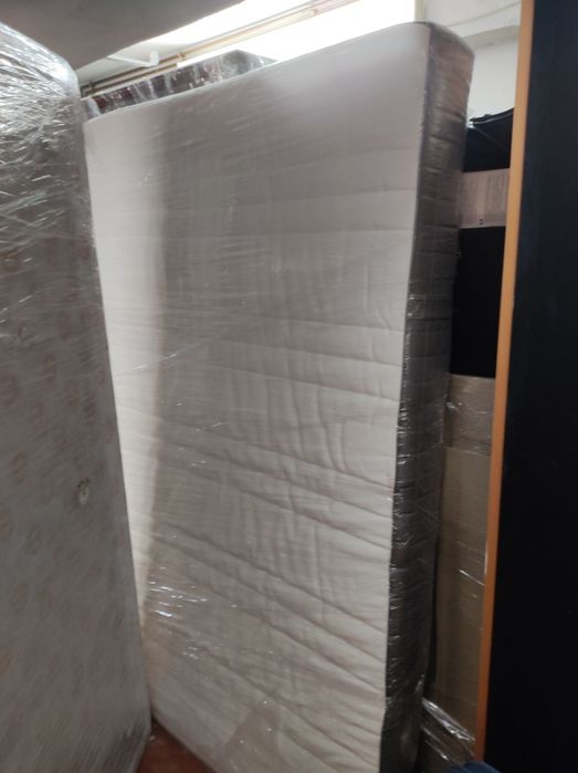 Colchão IKEA com Soummier Queen-size de corpo e meio