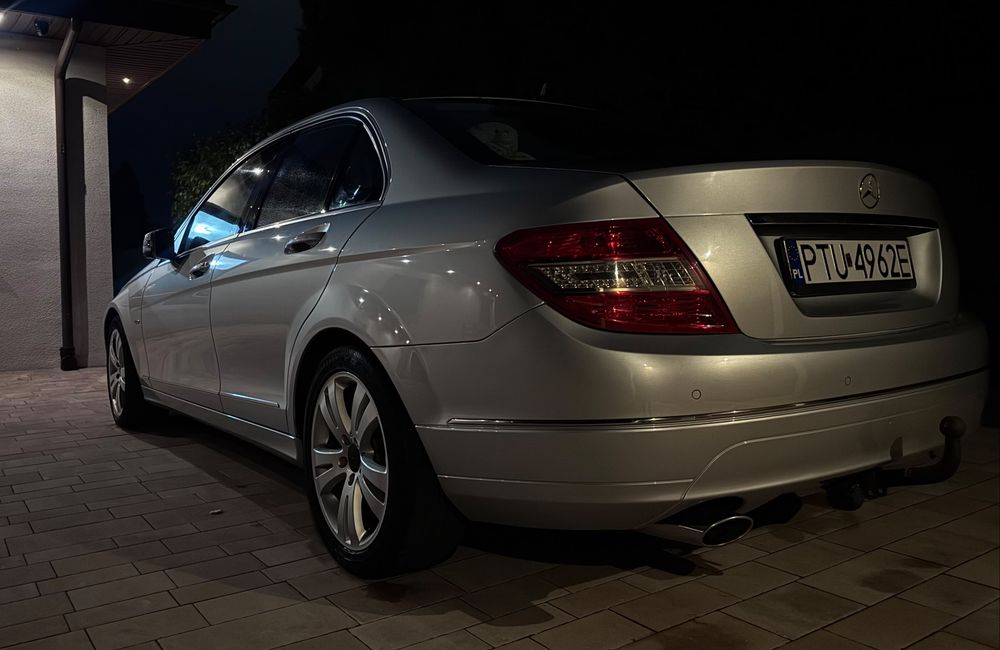 Sprzedam Mercedes-Benz C-Klasa  Sedan 2010 r. Awangarde Silnik: 2.2 CDI (170 KM)
