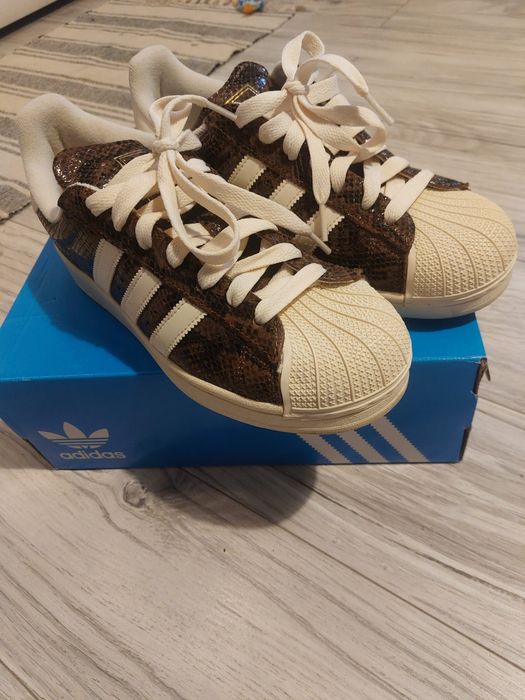 Adidas superstar