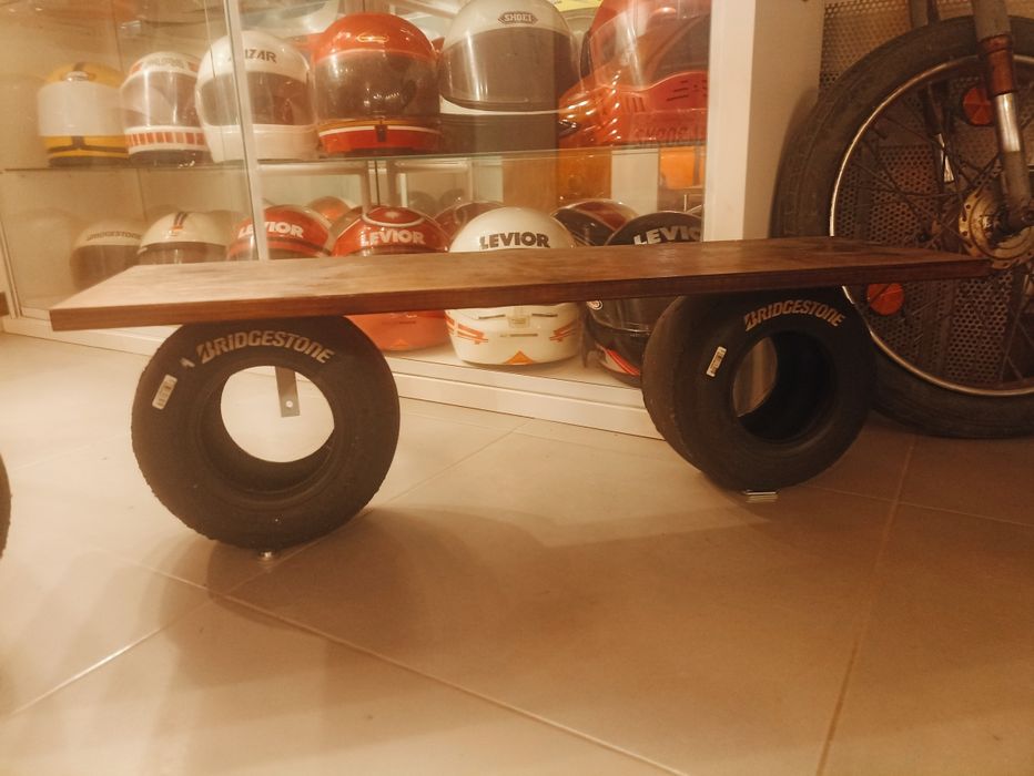 Prateleiras com rodas de kart