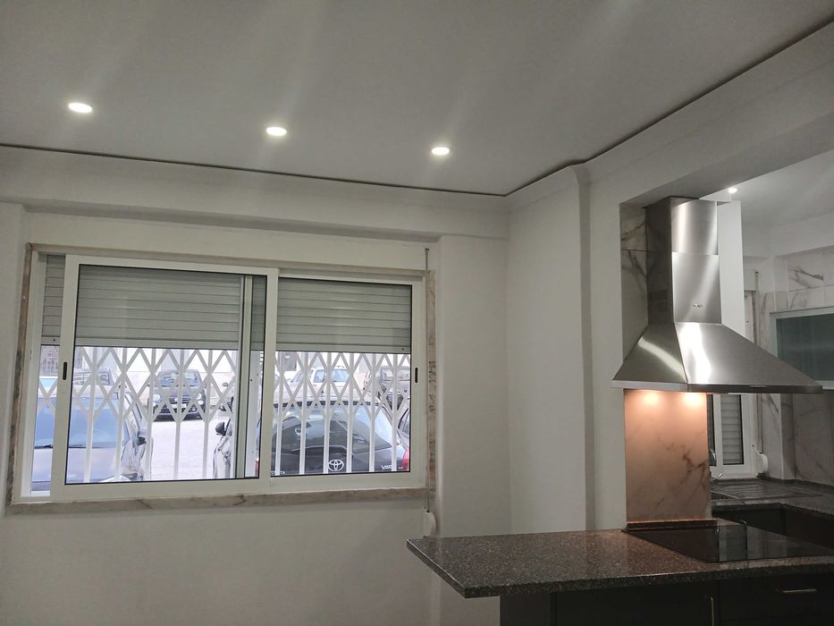Apartamento em Almada/ Barrocas arrenda-se