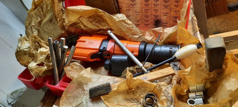 Пистолет монтажный ПЦ-84 для забивания дюбелей в бетон СССР ,комплект