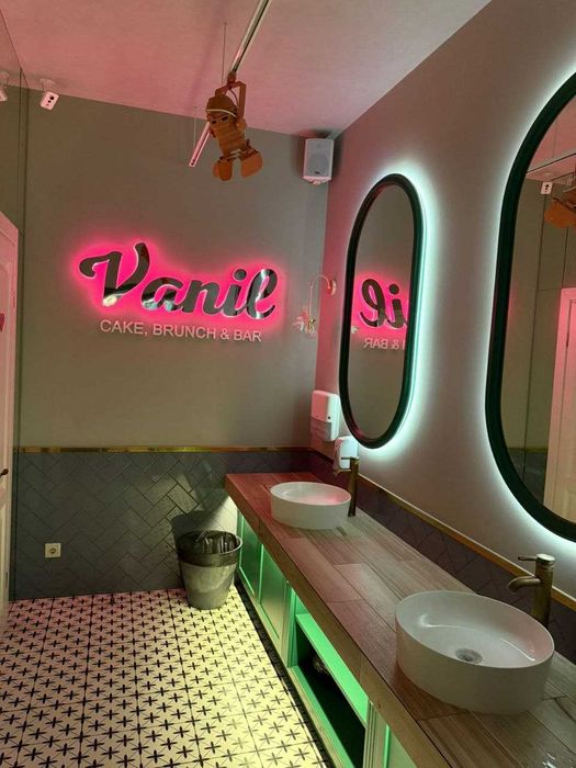 Сдам фасад 216 м2 Королева 18, БЕЗ коміссії під кафе,банк,клініку