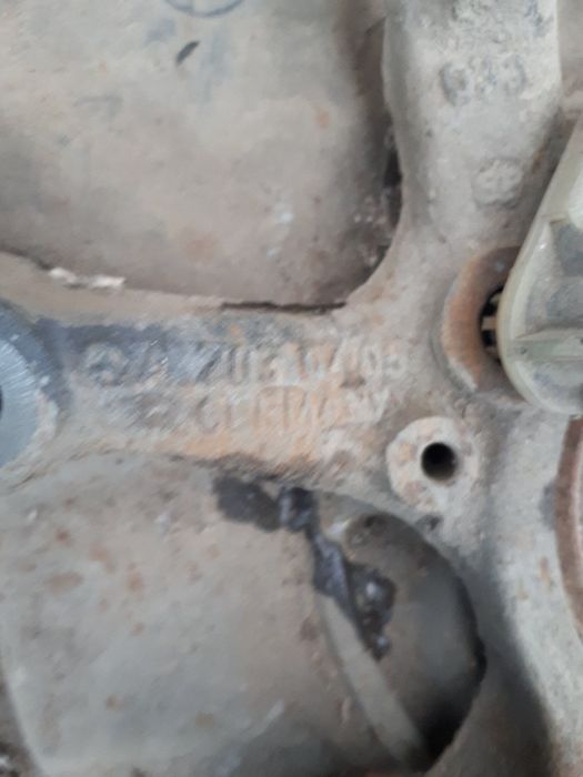 Ступиця задня права Мерседес W203 Цапфа А 2030405