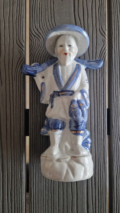 Estatueta de porcelana asiática