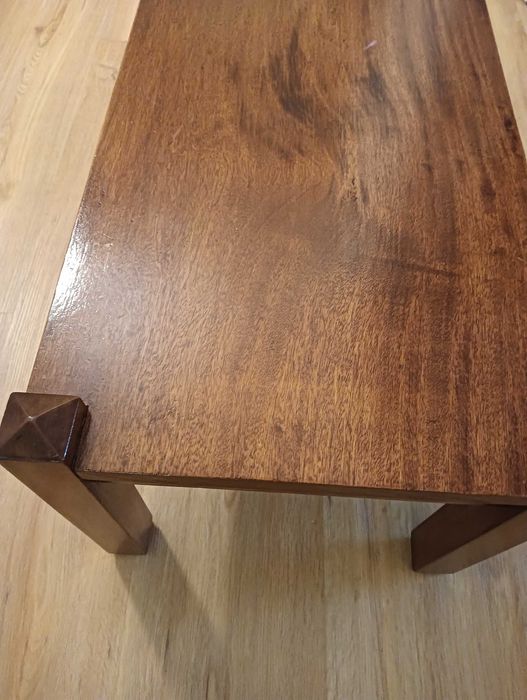Mesa de madeira pequena