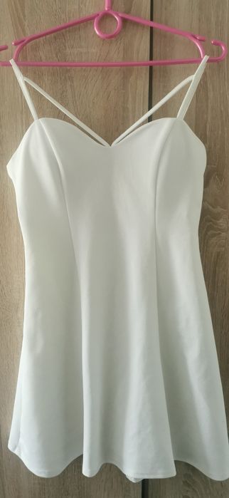 Sukienka elegancka biała