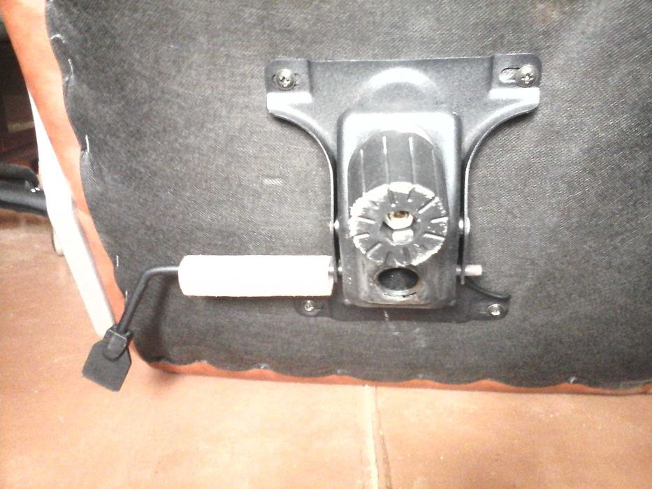 Продам офисное кресло, подлокотники, запчасти