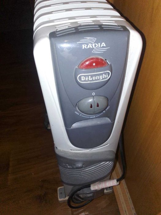 Радіатор батарея обігрівач Delonghi