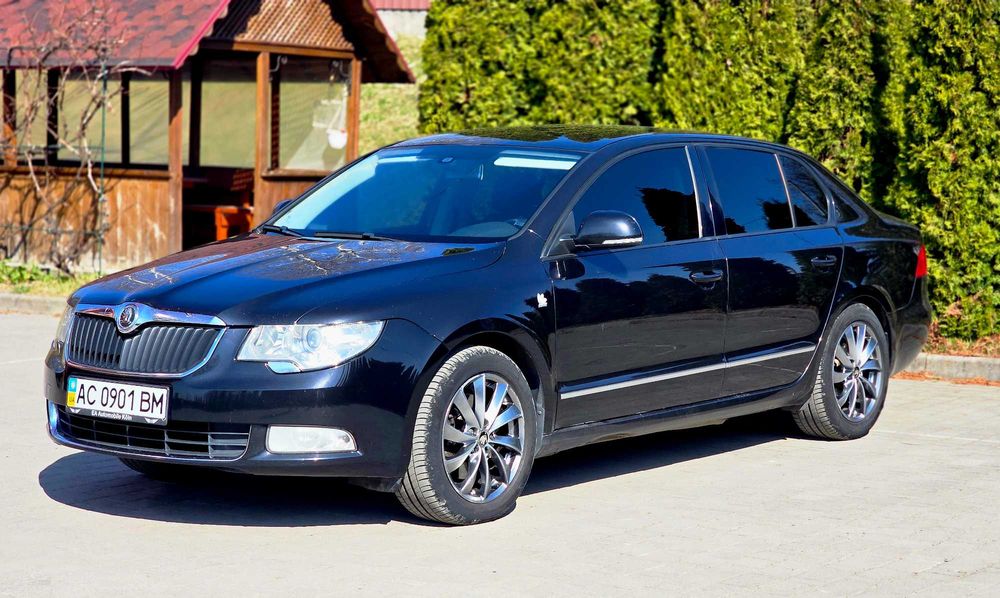 Авто Шкода Суперб 2011року з 1.6ТДІ, Чорний седан! 234тис пробігу.