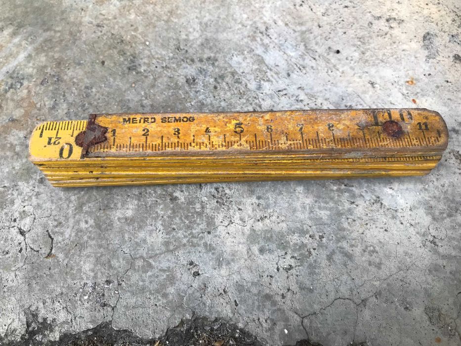 Metro articulado em madeira