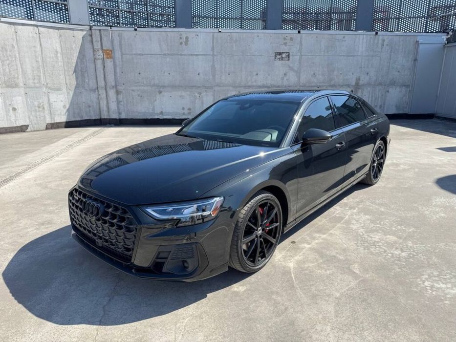 Прокат авто Audi A8 L у Києві. Оренда авто Київ.