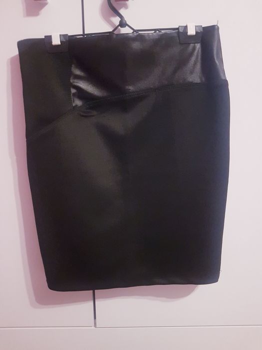 Spódnica czarna dodatek skory L