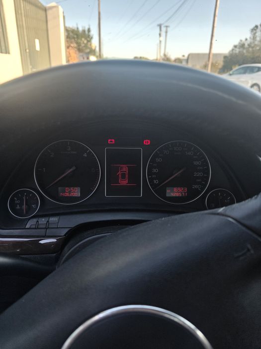 Vendo  audi a4 1.9 tdi 130cv carro muito económico  robusto, contato 966610117.