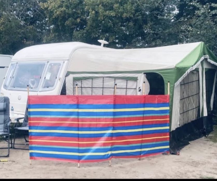 Caravana inglesa Avondale Classic 525 inclui um Avançado.