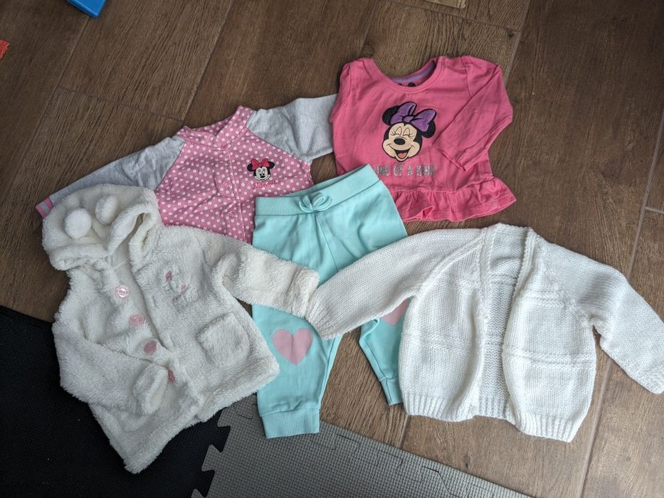 Zestaw ubrań rozmiar 68 spodnie bluzy sweterek bluzka