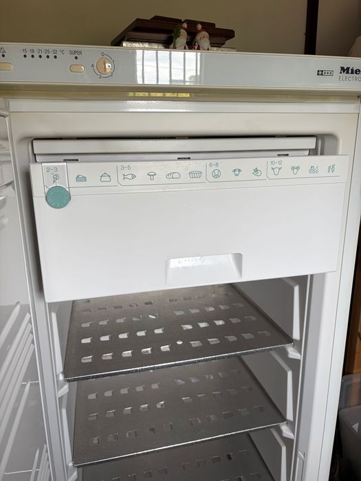 Congelador vertical Miele