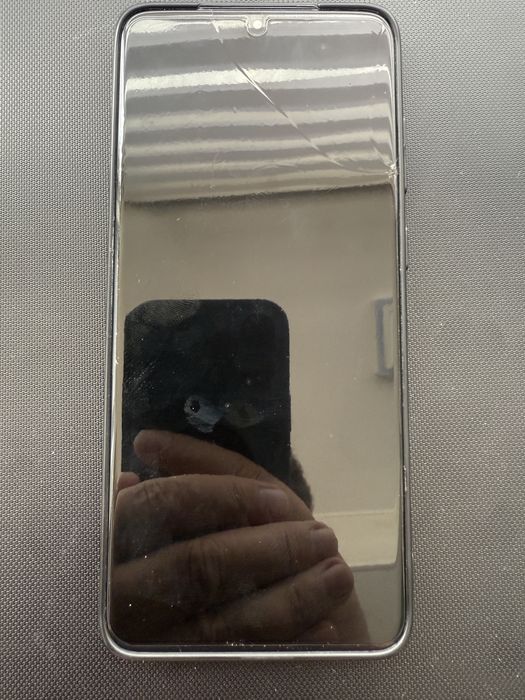 Продам телефон Самсунг S20 плюс