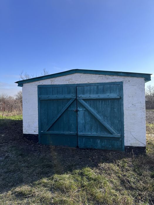 Будинок з присадибною ділянкою