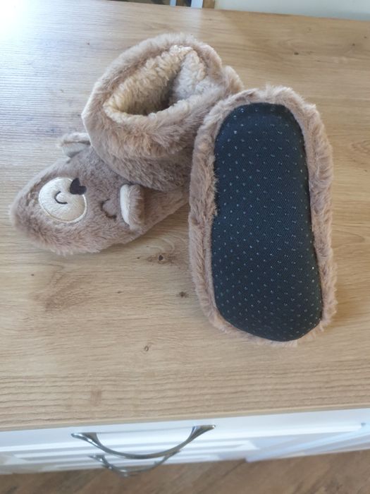 Nowe kapcie/bamboszki dla dziecka