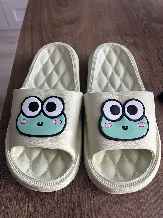 Miękkie klapki żabki 36