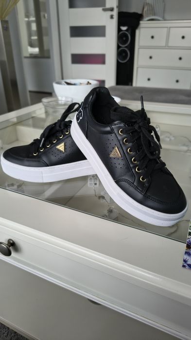Sneakersy damskie czarne Guess 36