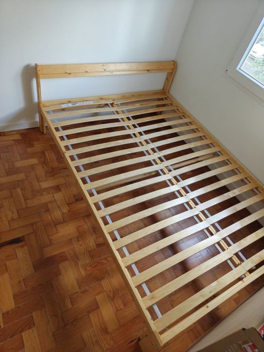 Estrutura de cama com estrado