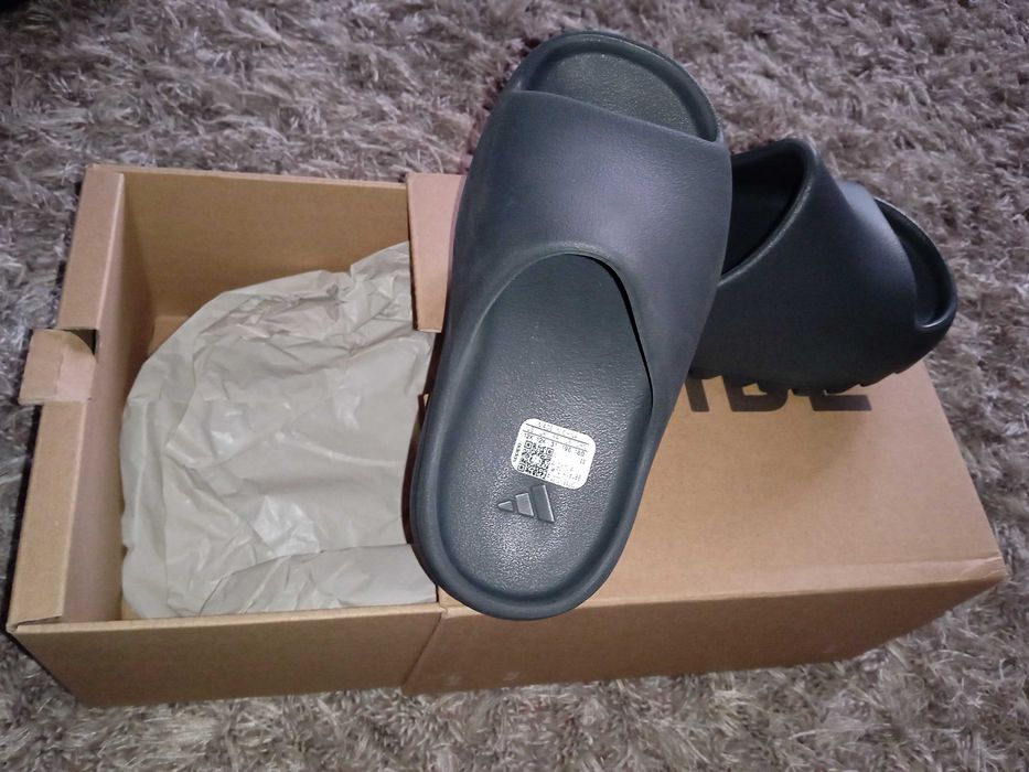 Adidas yezzy slide