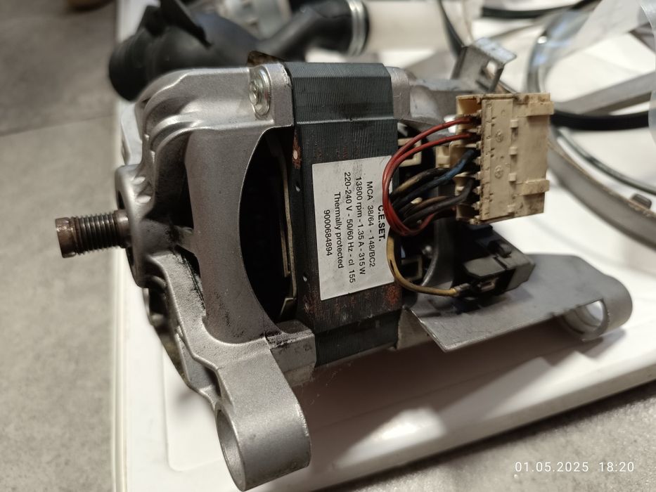 Запчастини до пральної (стиральной) BOSCH WAB16063PL двигун