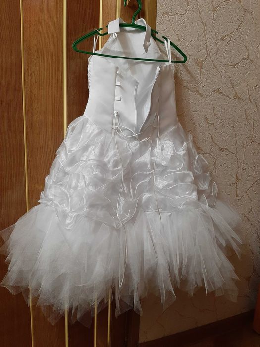 Продам белоснежное платье нарядное пышное