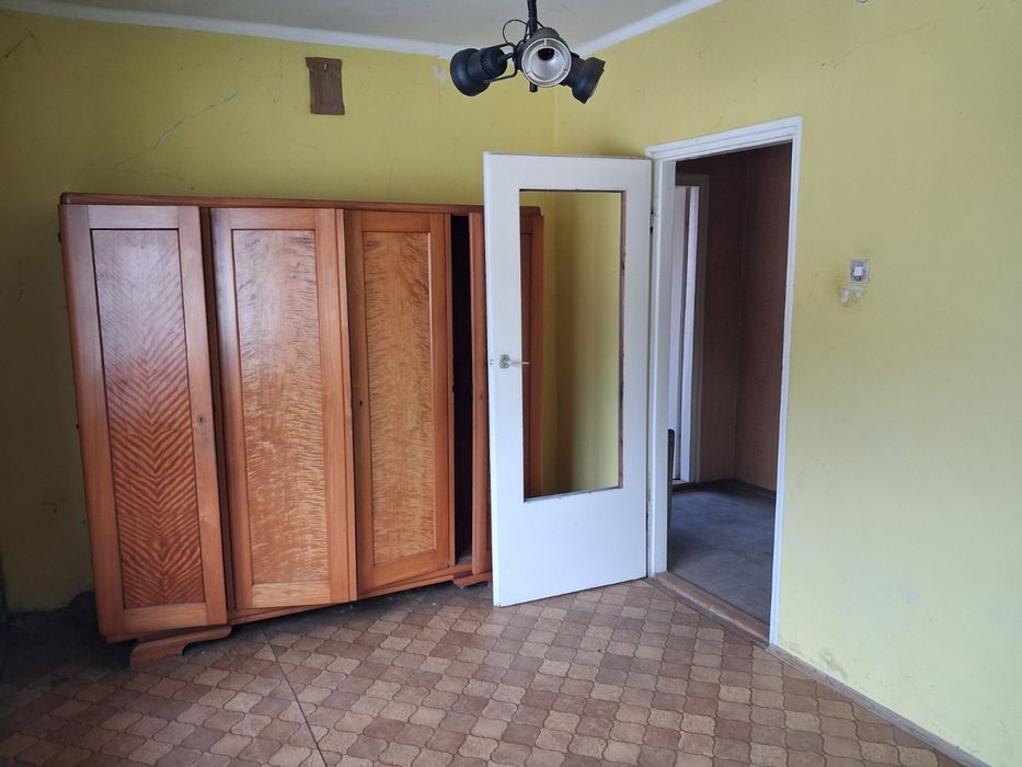 Dom pietrowy plus b. gospodarcze 180 m2 Oksa