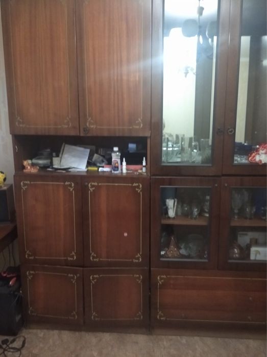 Стінка /шафа в гарному стані