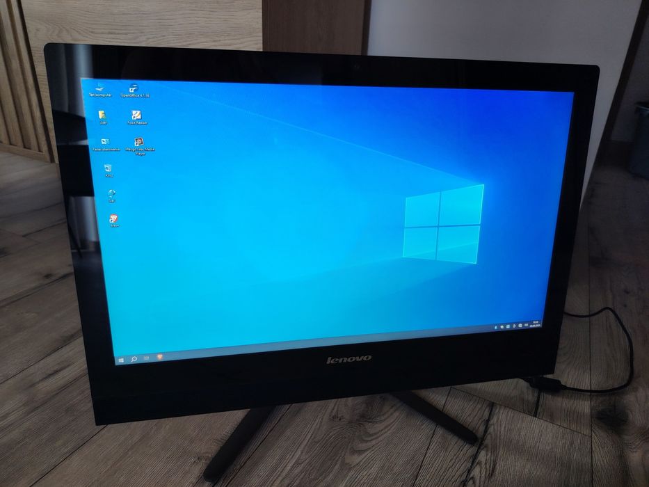 Komputer Lenovo AIO cena za sztukę ekran dotyk