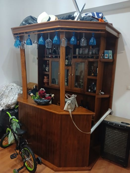 Bar de sala usado como novo