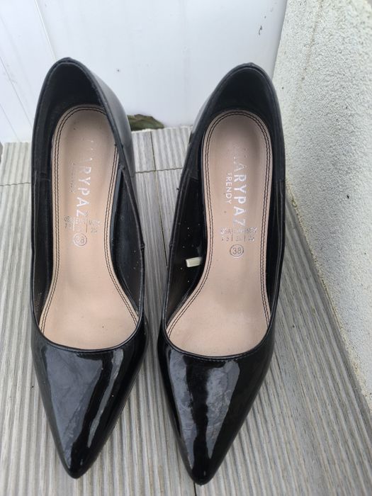 Sapatos de verniz da Maria paz