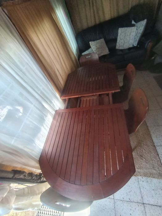 Mesa extensível em madeira