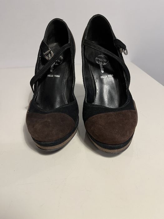 Sapatos de senhora de camurça