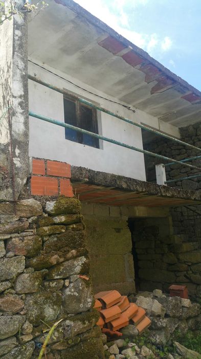 Casa em granito para restaurar