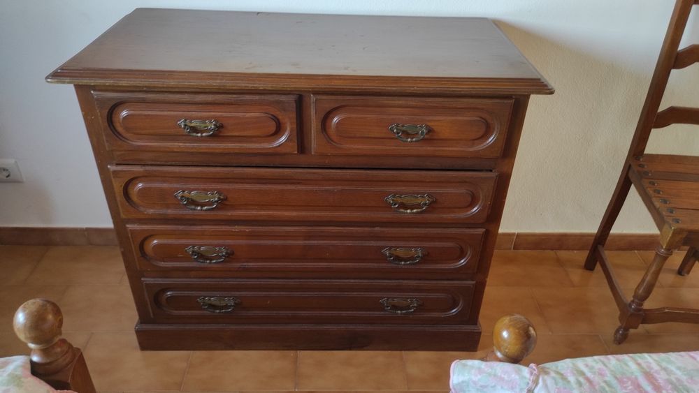 Cômoda em madeira maciça