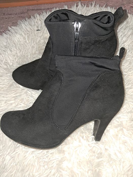 Czarne botki na obcasie 38