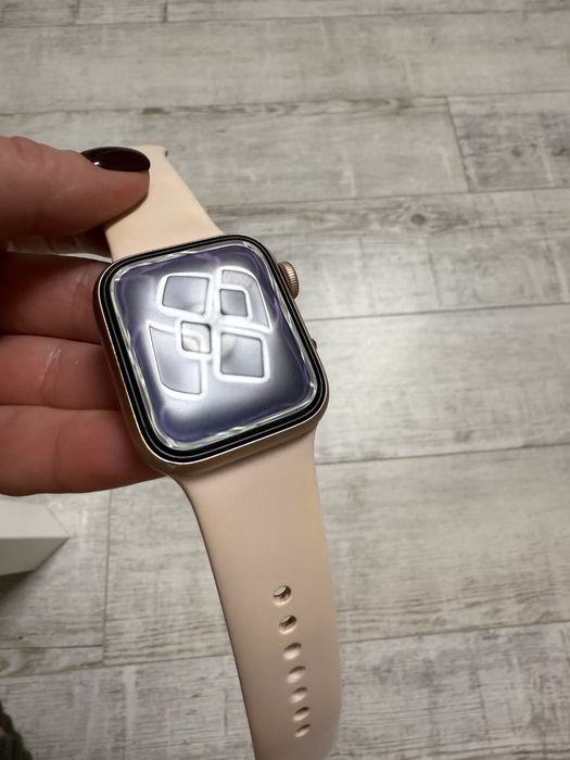 Часы apple SERIES 4 Gold Aluminum ,40 мм