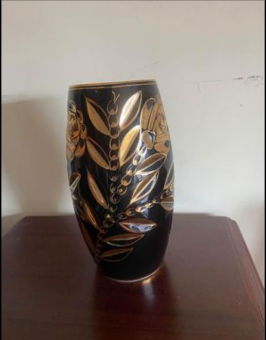 Jarrao preto/dourado em otimo estado