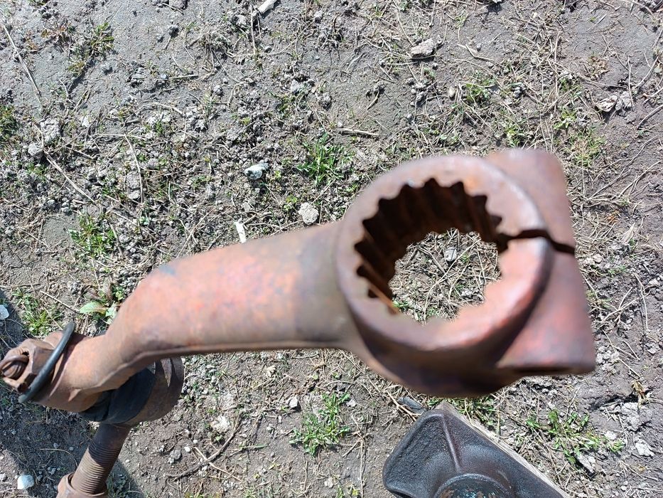 Продам  цафи сошки ступиці коліна ЮМЗ в хорошому стані